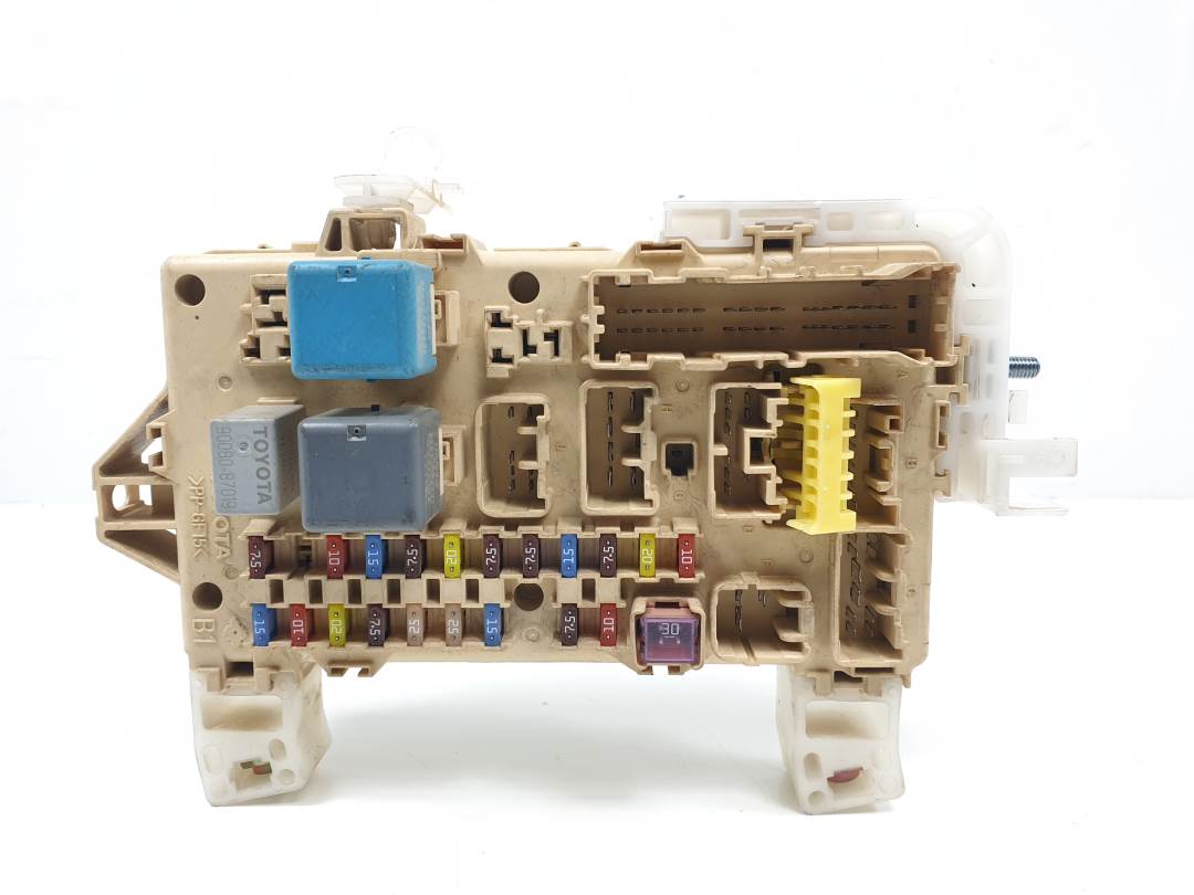 CAJA RELES / FUSIBLES - 892210F010 - TOYOTA - COROLLA VERSO (R1)