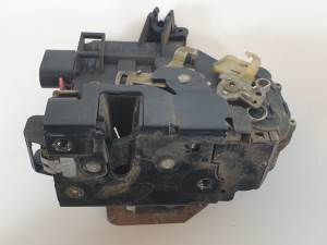 CERRADURA PUERTA DELANTERA DERECHA 4B1837016B AUDI A6 BERLINA (4B2) Autodesguaces Alicante