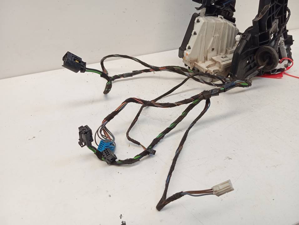 CERRADURA PUERTA DELANTERA IZQUIERDA