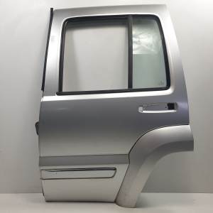 PUERTA TRASERA IZQUIERDA JEEP CHEROKEE (KJ) Autodesguaces Alicante