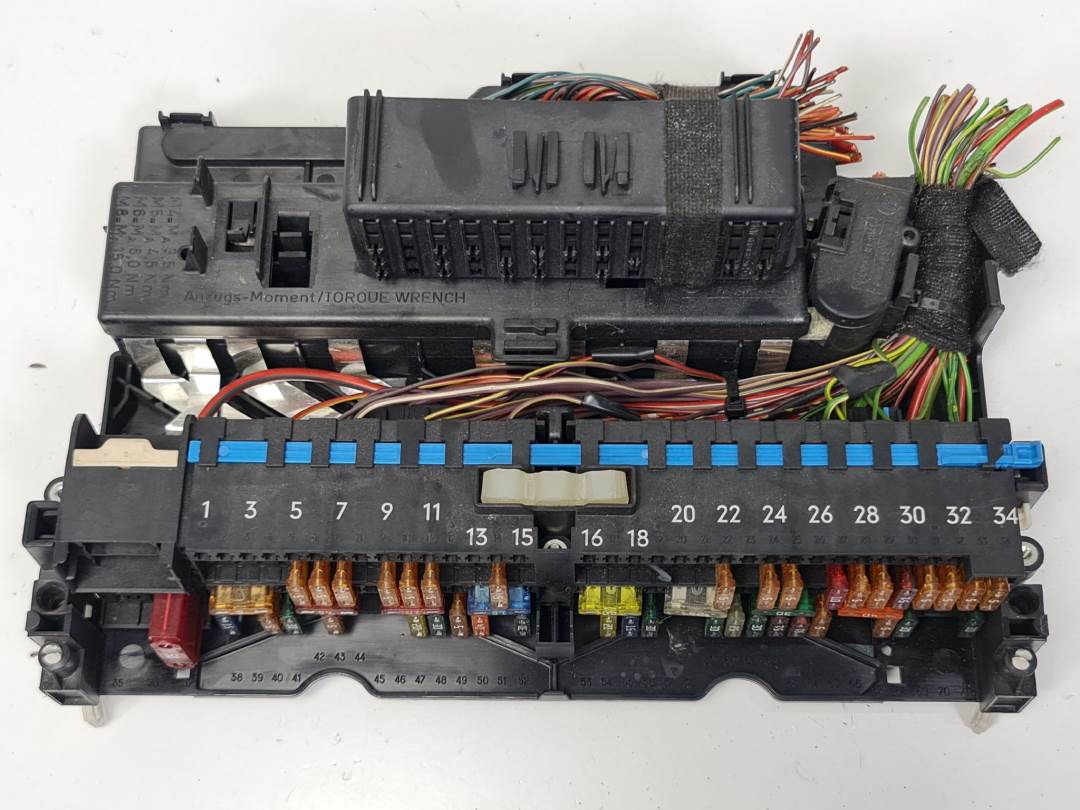CAJA RELES / FUSIBLES - 8364542 - BMW - SERIE 3 BERLINA (E46)