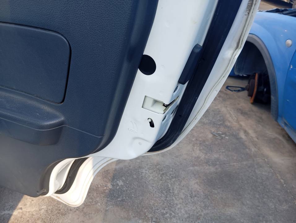 CERRADURA PUERTA TRASERA DERECHA