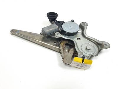 ELEVALUNAS TRASERO DERECHO 8572058010 LEXUS IS200 (DS2/IS2) Autodesguaces Alicante