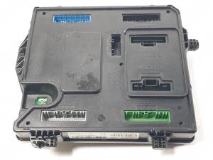 CAJA RELES / FUSIBLES S180098201D RENAULT SCENIC III (JZ) Autodesguaces Alicante
