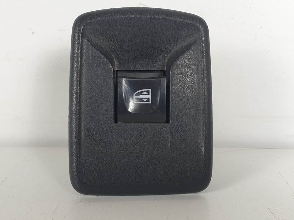 MANDO ELEVALUNAS DELANTERO DERECHO - DACIA - SANDERO