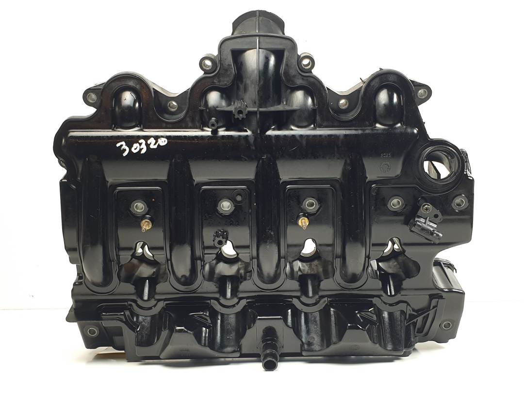 TAPA BALANCINES - 8200627939 - RENAULT - TRAFIC COMBI (AB 4.01)