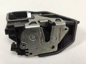 CERRADURA PUERTA DELANTERA DERECHA 7154628 BMW SERIE 5 TOURING (E61) Autodesguaces Alicante