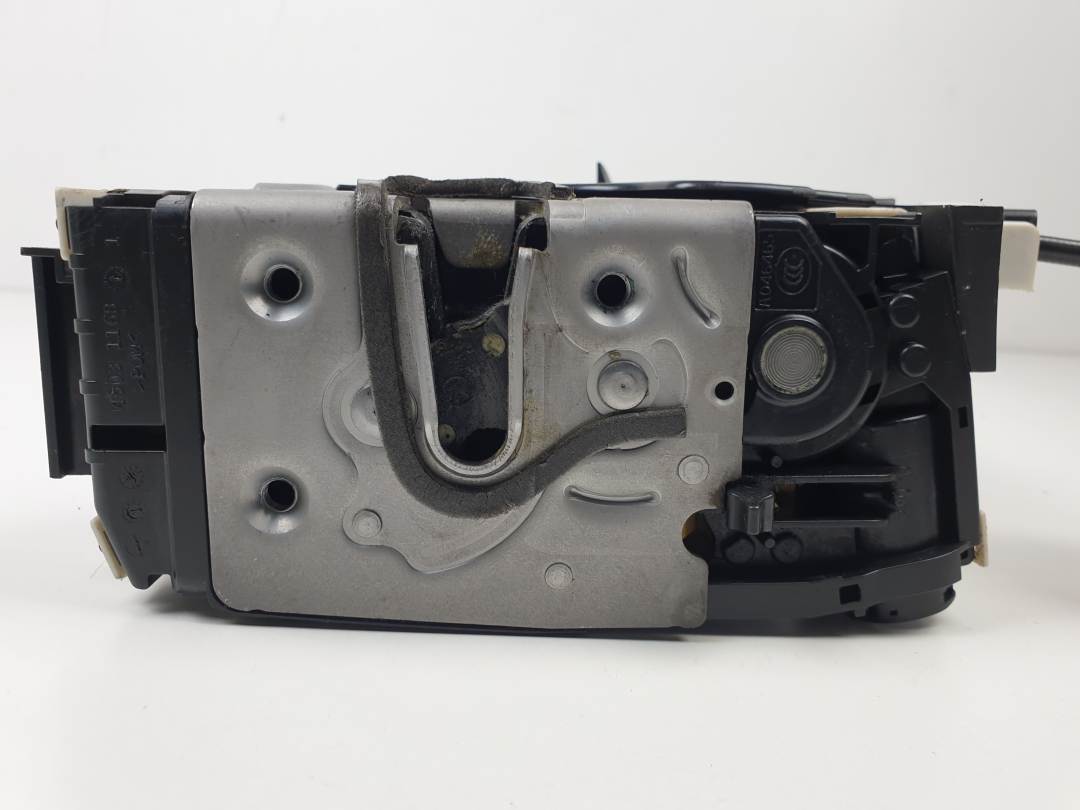 CERRADURA PUERTA TRASERA IZQUIERDA - A2047302135 - MERCEDES - CLASE C (W204) FAMILIAR