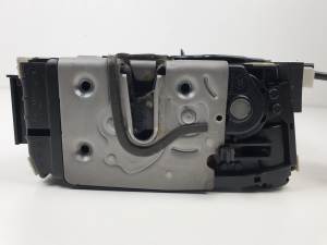 CERRADURA PUERTA TRASERA IZQUIERDA A2047302135 MERCEDES CLASE C (W204) FAMILIAR Autodesguaces Alicante