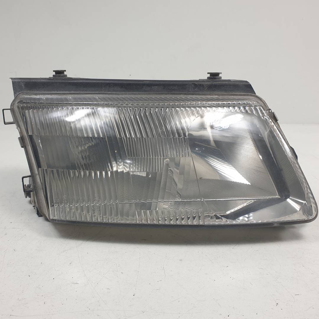 FARO DERECHO - VOLKSWAGEN - PASSAT BERLINA (3B2)