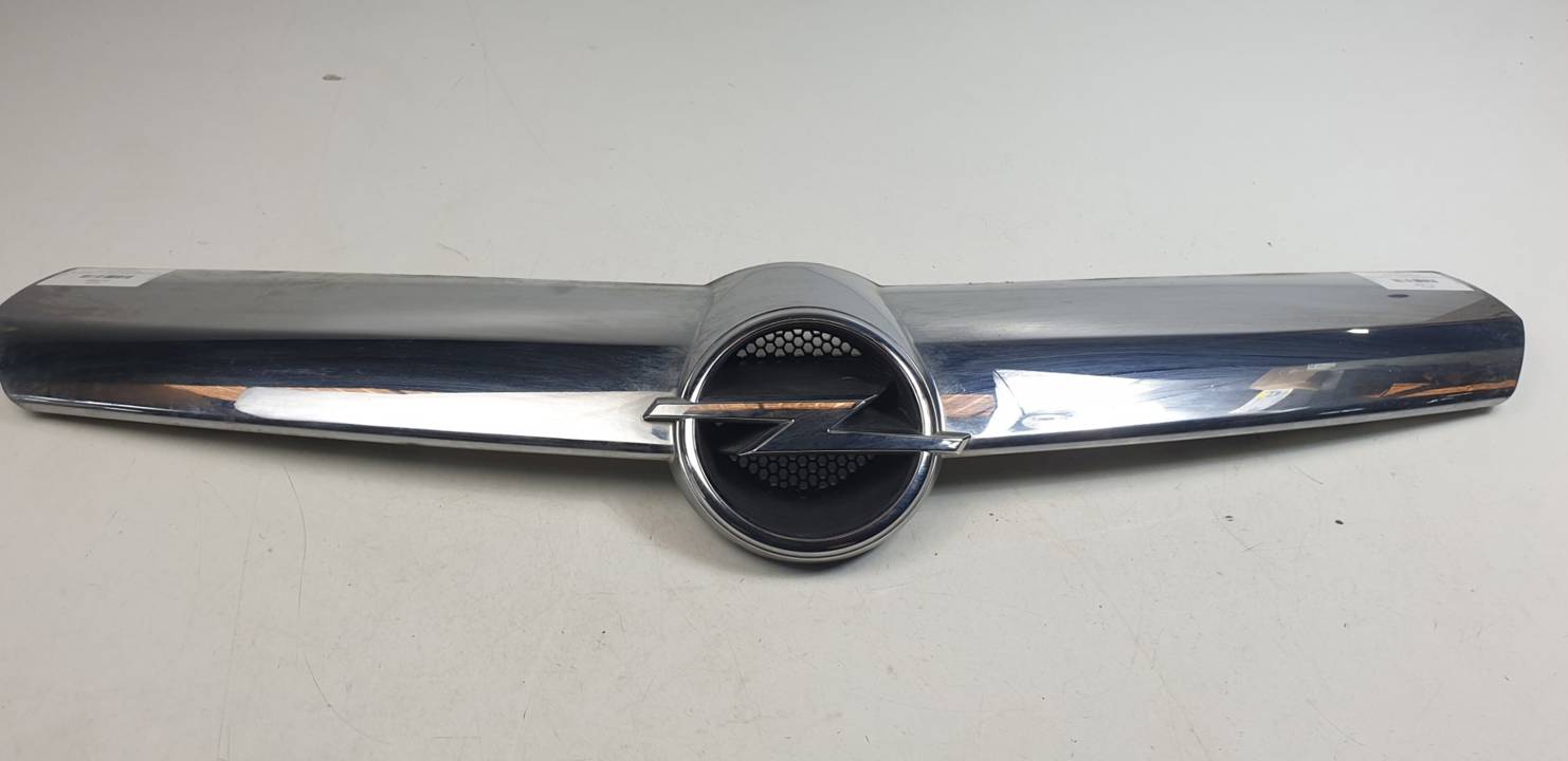 REJILLA DELANTERA 13223226 OPEL CORSA D Autodesguaces Alicante