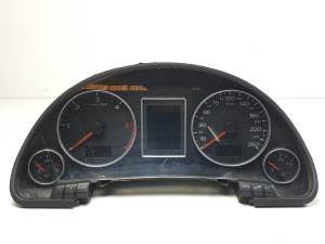 CUADRO INSTRUMENTOS 8E0920931P AUDI A4 BERLINA (8E) Autodesguaces Alicante