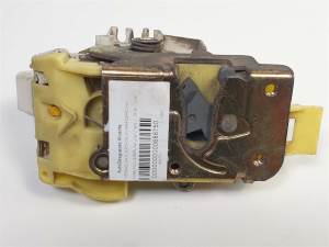 CERRADURA PUERTA DELANTERA DERECHA FORD FOCUS BERLINA (CAK) Autodesguaces Alicante