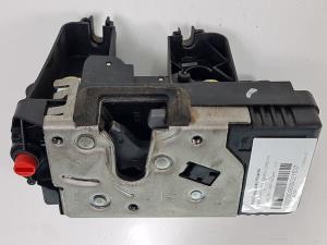 CERRADURA PUERTA TRASERA DERECHA 13210763 OPEL VECTRA C BERLINA Autodesguaces Alicante