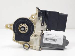 MOTOR ELEVALUNAS TRASERO DERECHO 101388101 VOLKSWAGEN GOLF IV BERLINA (1J1) Autodesguaces Alicante