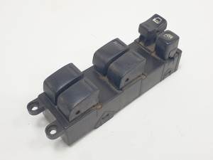 MANDO ELEVALUNAS DELANTERO IZQUIERDO NISSAN ALMERA (N16/E) Autodesguaces Alicante