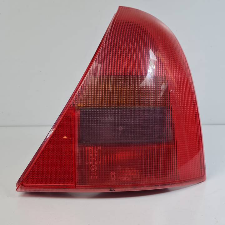 PILOTO TRASERO DERECHO RENAULT CLIO II FASE I (B/CBO) Autodesguaces Alicante