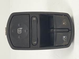MANDO ELEVALUNAS DELANTERO IZQUIERDO 13258521AA OPEL CORSA D Autodesguaces Alicante