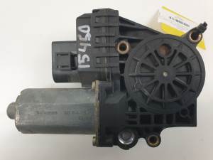 MOTOR ELEVALUNAS DELANTERO DERECHO 0130821774 AUDI A6 BERLINA (4B2) Autodesguaces Alicante