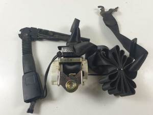 CINTURON SEGURIDAD DELANTERO IZQUIERDO BMW SERIE 1 BERLINA (E81/E87) Autodesguaces Alicante