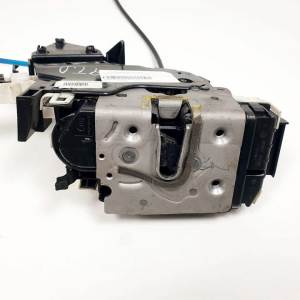 CERRADURA PUERTA TRASERA DERECHA A2047300435 MERCEDES CLASE C (W204) BERLINA Autodesguaces Alicante