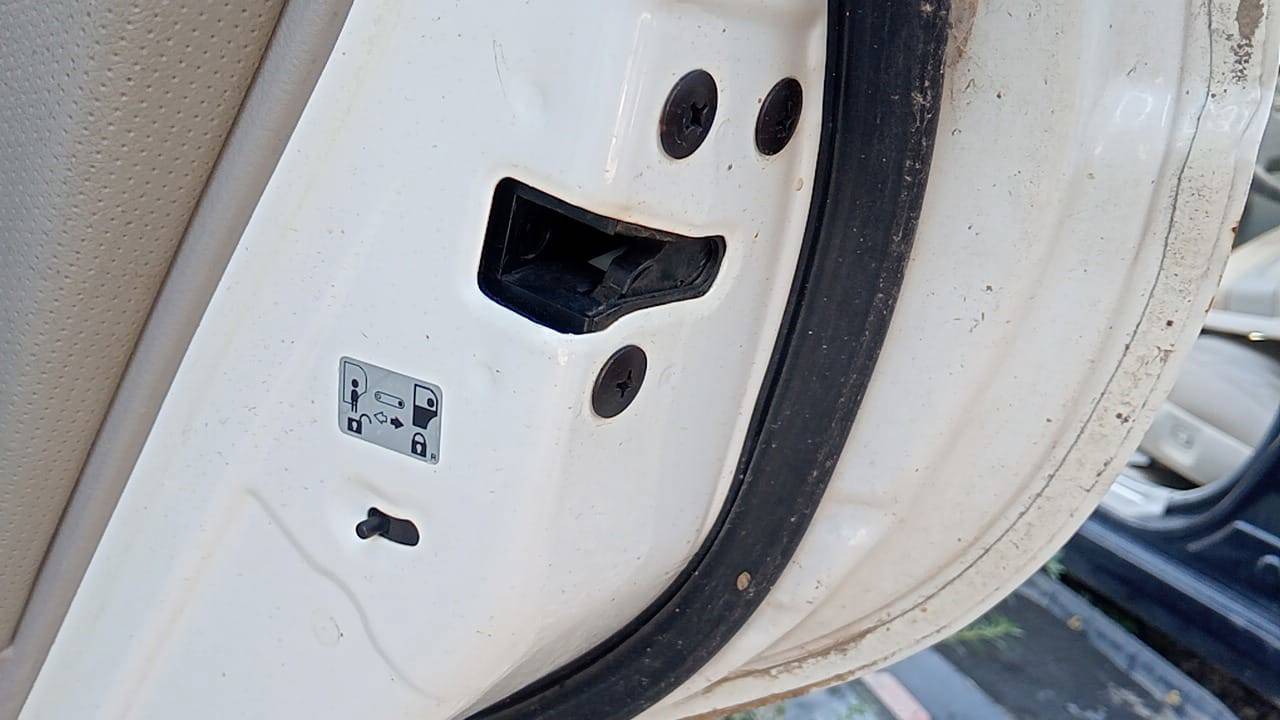 CERRADURA PUERTA TRASERA DERECHA