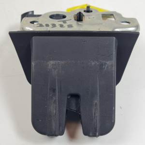 CERRADURA MALETERO / PORTON 8R0827520C AUDI Q5 (8R) Autodesguaces Alicante