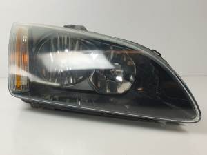 FARO DERECHO 0374D FORD FOCUS BERLINA (CAP) Autodesguaces Alicante