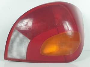 PILOTO TRASERO DERECHO 96FG13N0004AB FORD FIESTA BERLINA (DX) Autodesguaces Alicante