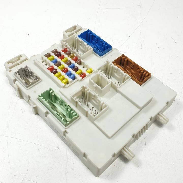 CAJA RELES / FUSIBLES BV6N14A073ES FORD FOCUS LIM. (CB8) Autodesguaces Alicante