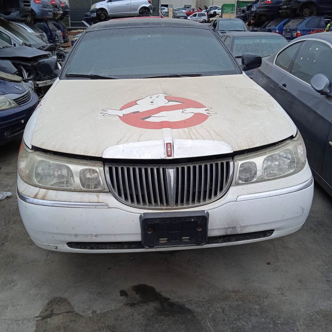 LINCOLN LINCOLN TOWN CAR (1981 - 2011)