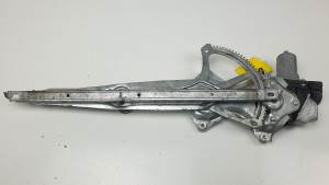 ELEVALUNAS DELANTERO DERECHO 857100T010 TOYOTA VENZA (AV10) Autodesguaces Alicante