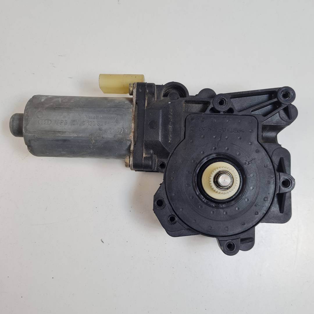 MOTOR ELEVALUNAS DELANTERO IZQUIERDO - 0130821682 - FORD - FIESTA BERLINA (DX)