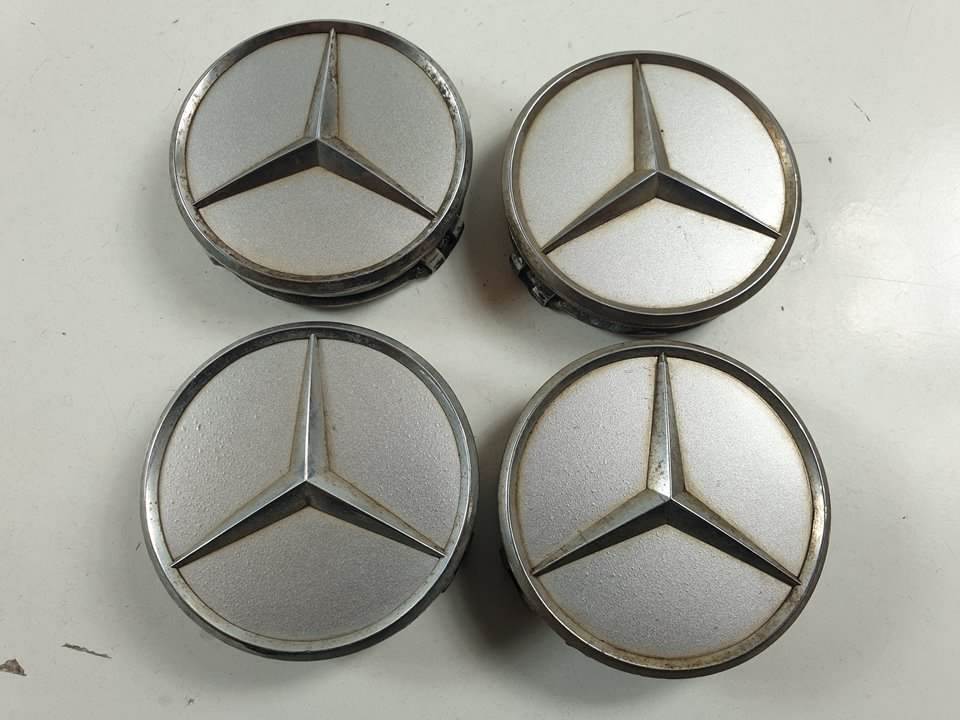 TAPACUBOS - MERCEDES - CLASE B (W245)
