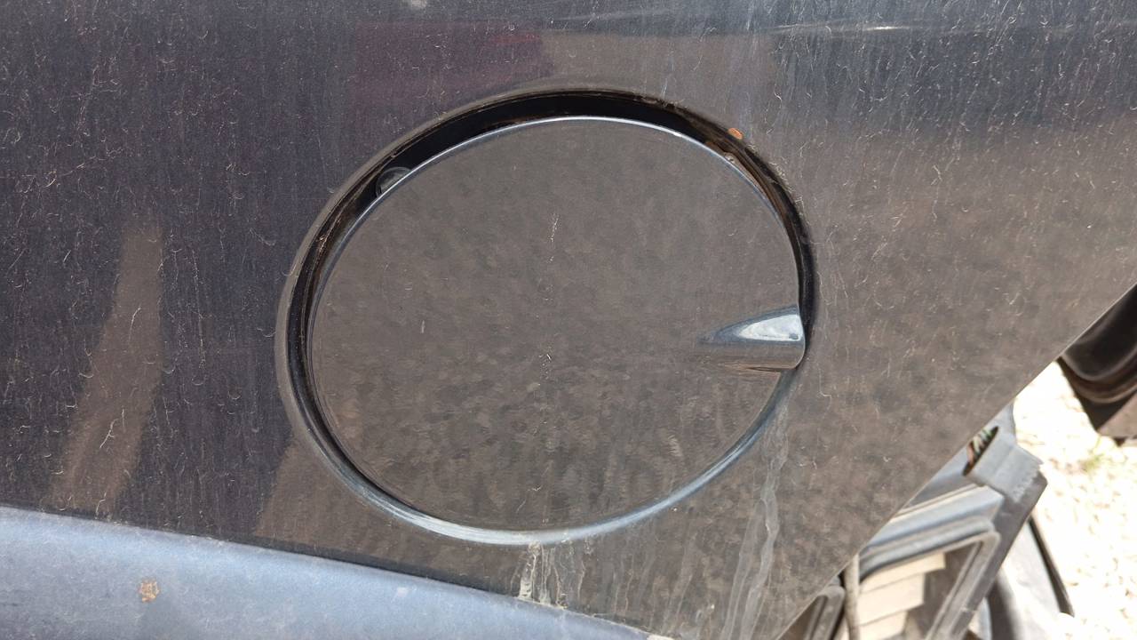 TAPA EXTERIOR COMBUSTIBLE