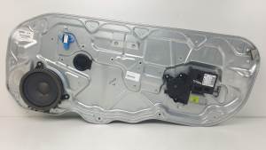 ELEVALUNAS DELANTERO DERECHO 8679979RH VOLVO C30 Autodesguaces Alicante