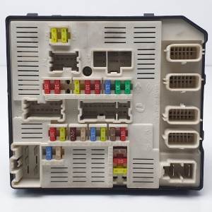CAJA RELES / FUSIBLES 519339311 RENAULT MEGANE III BERLINA 5P Autodesguaces Alicante