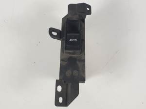 MANDO ELEVALUNAS TRASERO IZQUIERDO 8403030110 LEXUS GS (GS/US/WS19) Autodesguaces Alicante