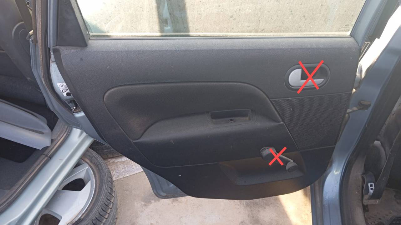 GUARNECIDO PUERTA TRASERA IZQUIERDA