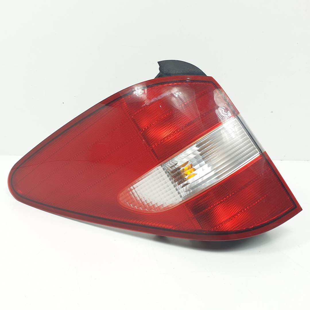 PILOTO TRASERO IZQUIERDO - 8360121 - SSANGYONG - RODIUS