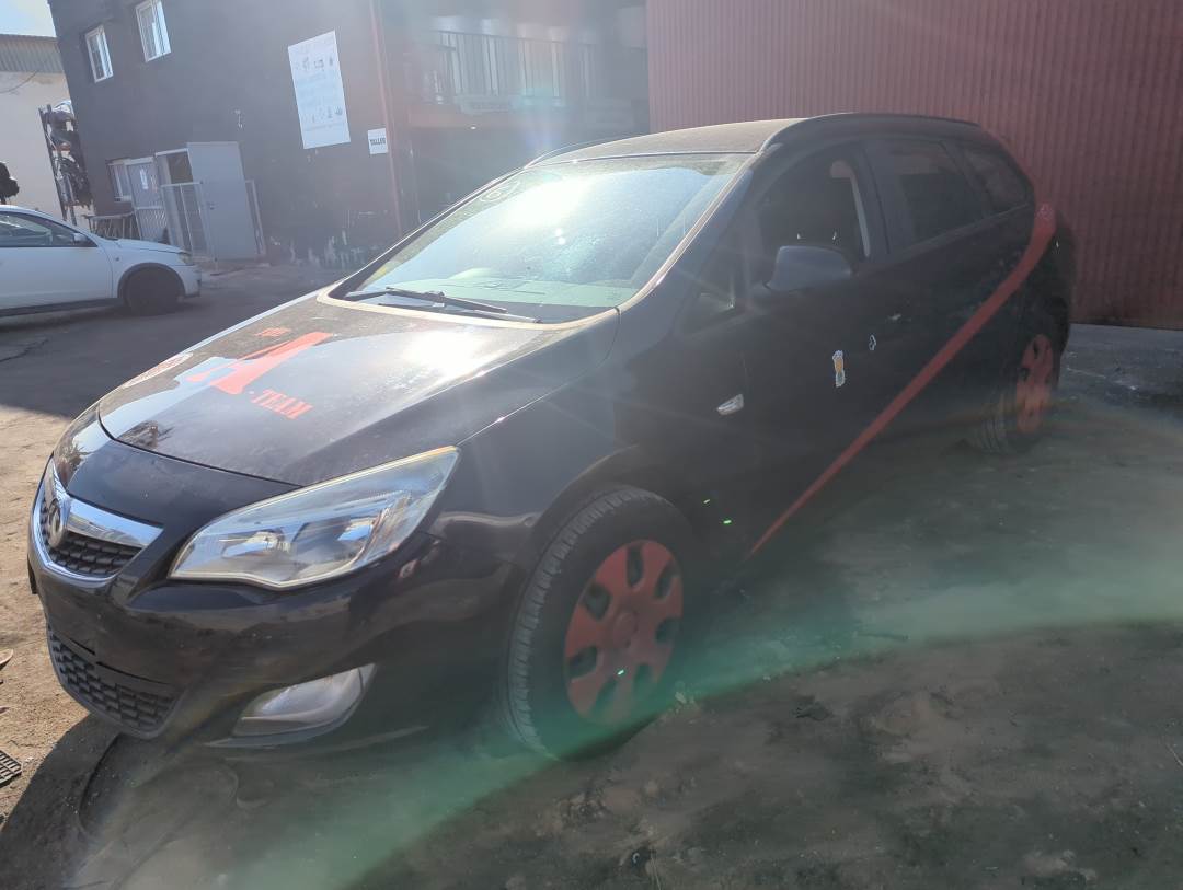 OPEL ASTRA J SPORTS TOURER (2010 - 2015)