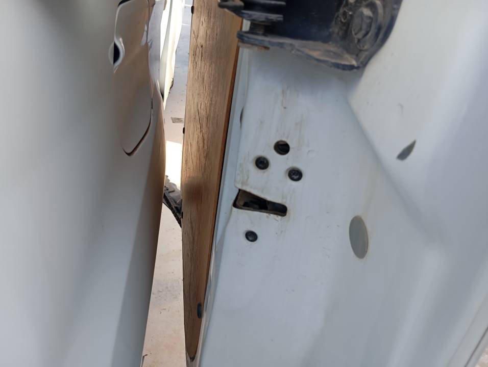 CERRADURA PUERTA LATERAL DERECHA