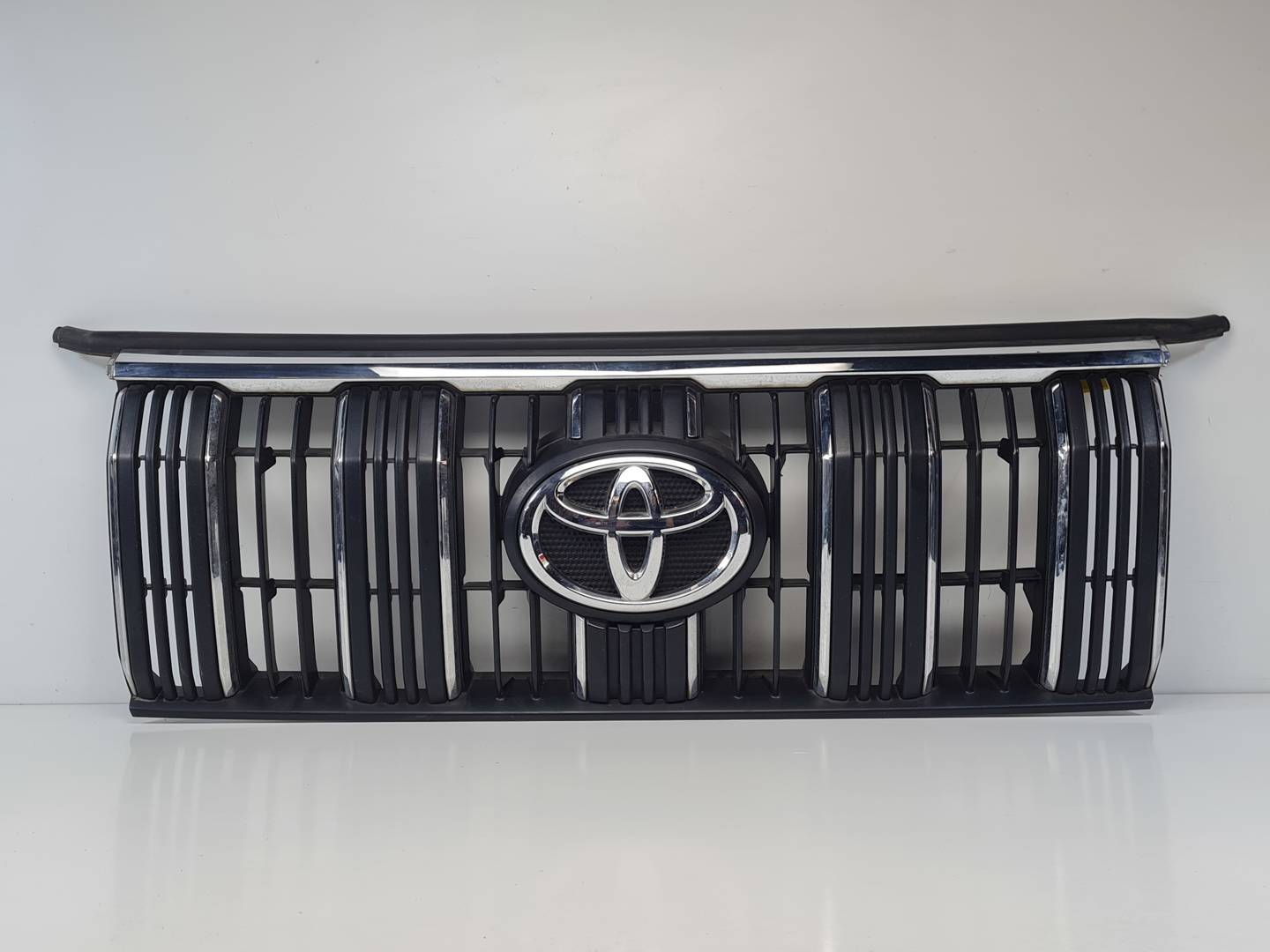 REJILLA DELANTERA - 5311160B10 - TOYOTA - LAND CRUISER (J15)