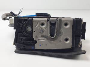 CERRADURA PUERTA TRASERA DERECHA A0997300635 MERCEDES CLASE C (W204) FAMILIAR Autodesguaces Alicante
