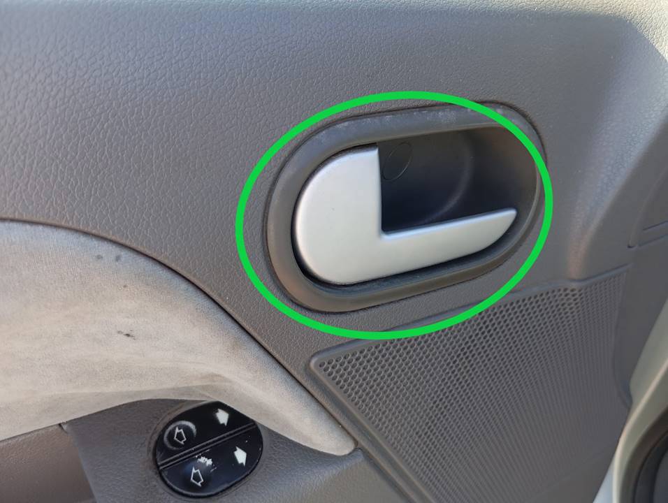 MANETA INTERIOR DELANTERA IZQUIERDA