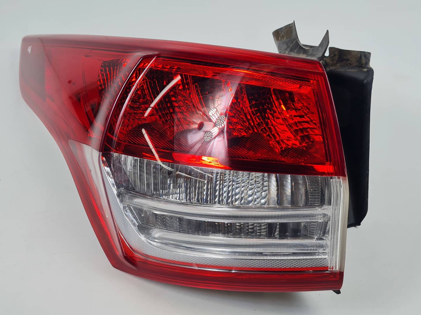 PILOTO TRASERO IZQUIERDO - 90021831 - FORD - KUGA (CBS)
