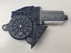 MOTOR ELEVALUNAS DELANTERO IZQUIERDO 0130821764 VOLKSWAGEN TOUAREG (7LA) Autodesguaces Alicante