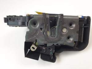 CERRADURA PUERTA TRASERA DERECHA FQM000144D LAND ROVER DISCOVERY 3 Autodesguaces Alicante