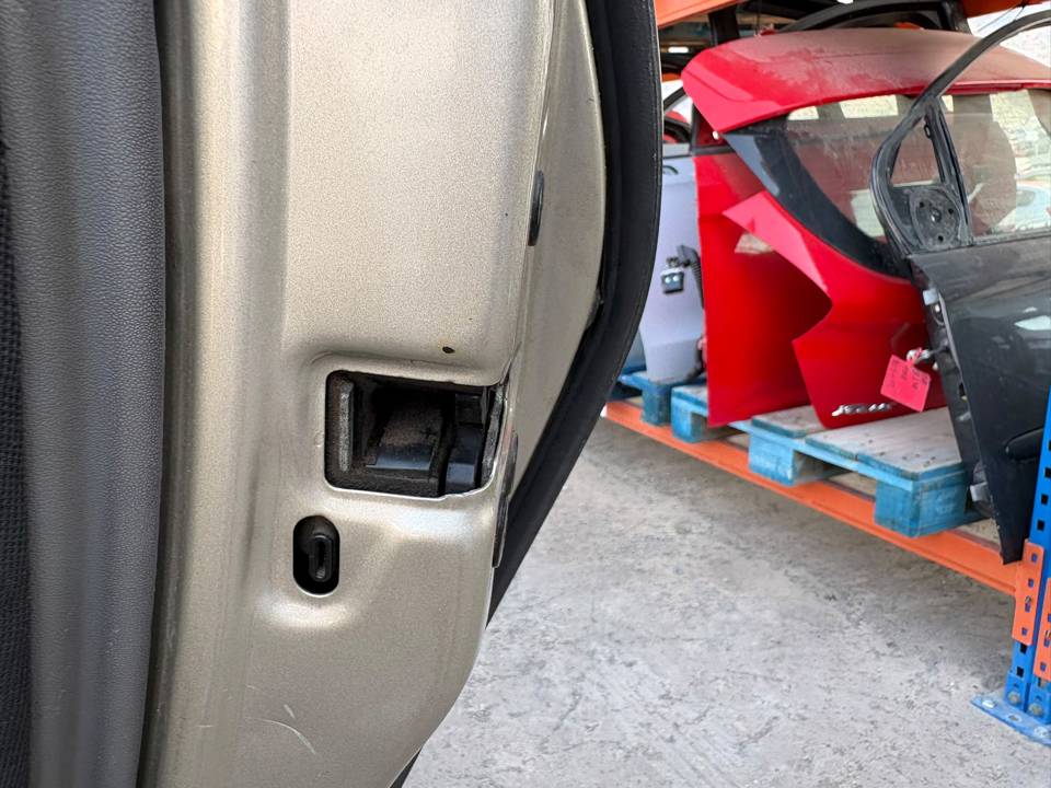 CERRADURA PUERTA TRASERA DERECHA