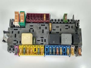 CAJA RELES / FUSIBLES 33271312 MERCEDES CLASE GLA (W156) Autodesguaces Alicante